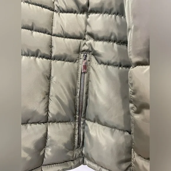 COPY - Small Women's Calvin Klein Black and Army Green Puffer Coat with Faux Fu… - Picture 9 of 12